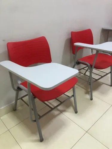 Cadeira Universitária Vermelha