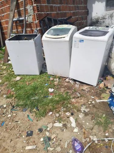 Maquinas de lava para reparos as caixas em perfeito 