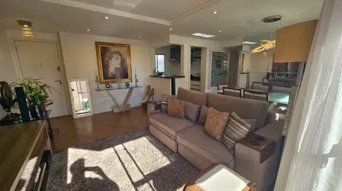 Apartamento à Venda no Cristo Rei, 80 m², 2 Quartos, 1 Suíte, 10º Andar, Face Norte e 1 Va