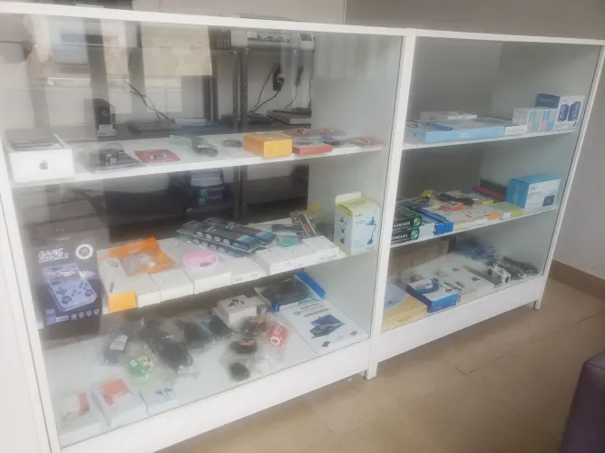 OPORTUNIDADE - Fundo de loja celular completo