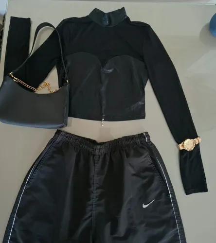 Conjunto Feminino Preto - Cropped Segunda Pele + Calça Nike