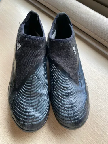 Chuteira adidas 37