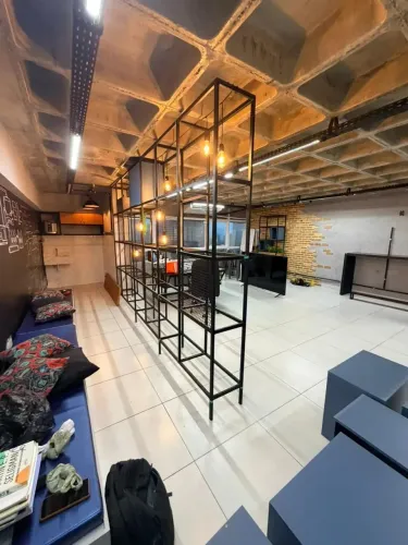 Alugo Sala Comercial 65m² no Green Tower (Brisamar) - Andar Alto e Nascente