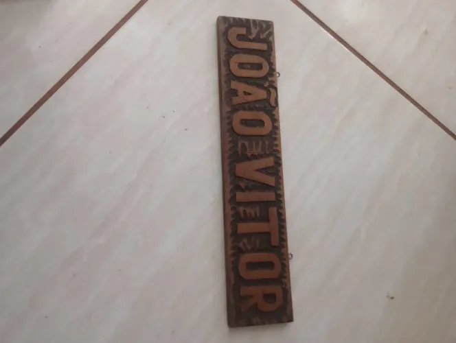 Nome em Madeira