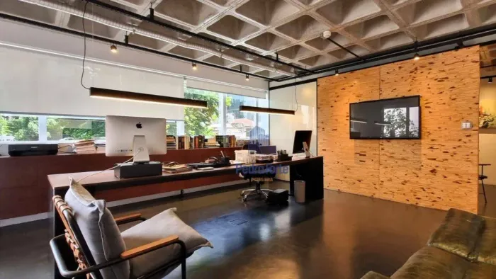 Conjunto comercial ao lado do Hospital das Clínicas