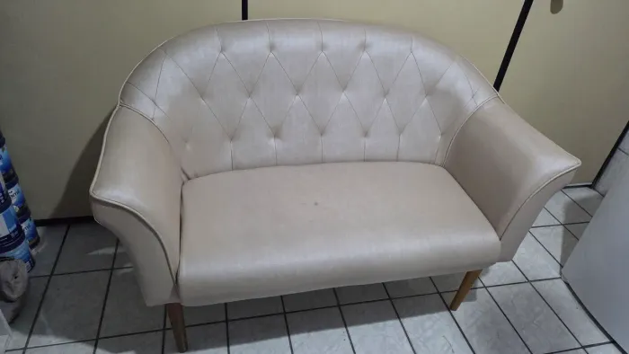 Sofá com 1 perna defeituosa