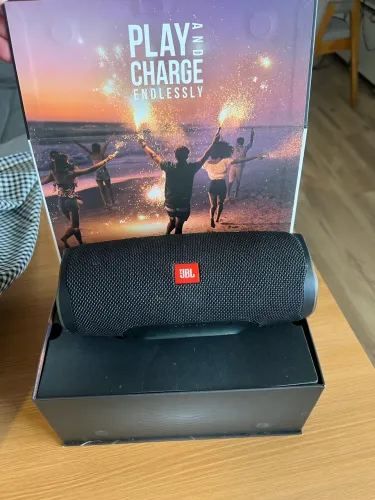 JBL charge 4