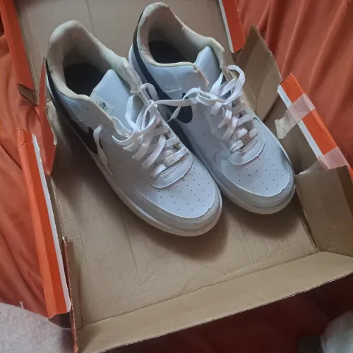Vende-se sapato branco nike velho, mas n usado