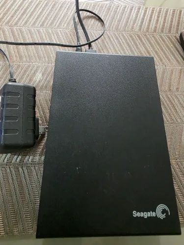 HD Externo Seagate Expansion Desktop 2TB 7200RPM (Com Fonte) - Apenas 121h de Uso!