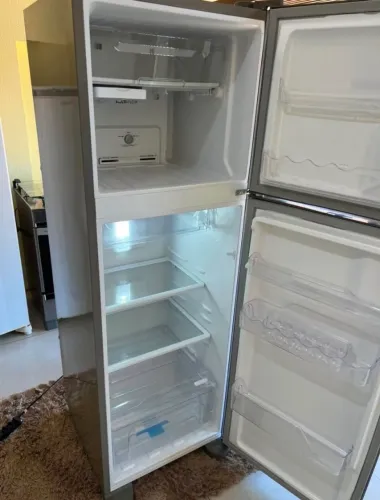 Geladeira Eletrolux Inox 371lts Frost Free - semi nova