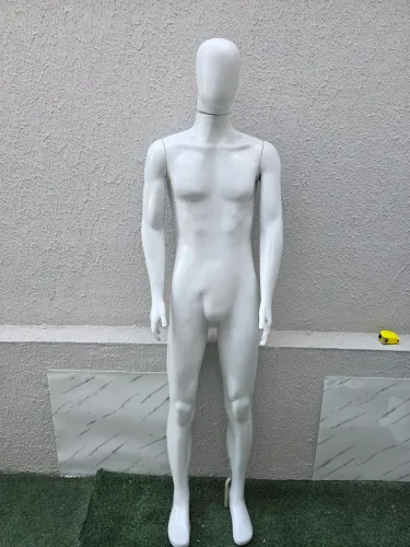 MANEQUINS SEMINOVOS