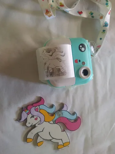 Câmera digital infantil com impressora.