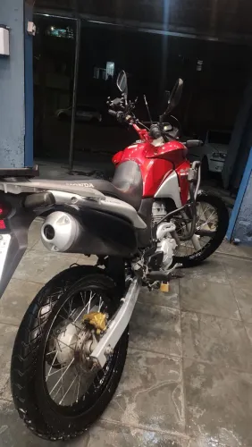 Vendo uma excelente xre. Ou troco somente por moto de maior cilindrada.