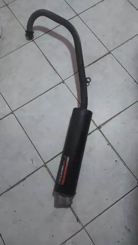 Vendo escapamento para moto 125 /150 / 160 da marca alumínio coiote boca 8 preto
