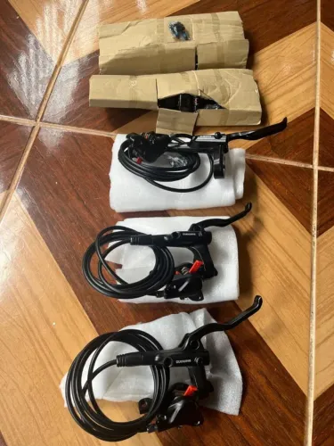 Freio Ttraseiro Shimano mt200