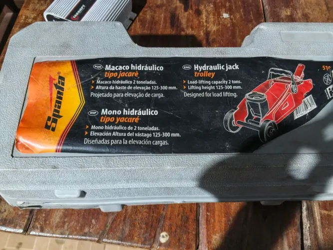Vendo macaco hidráulico peso suportável 2mil kg e tarampta de som automotivo 400 amperes 