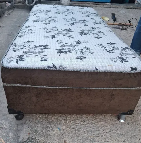 cama box de solteiro conjugada já está higienizado aceito pix ou dinheiro 