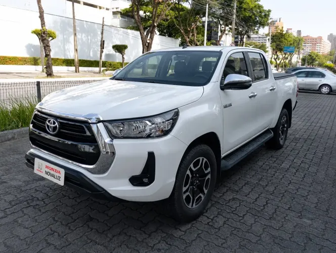 Toyota Hilux CD 4X4 2.8 Diesel Mec. 2024