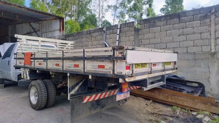 Vende se carroceria madeira caminhão 3/4