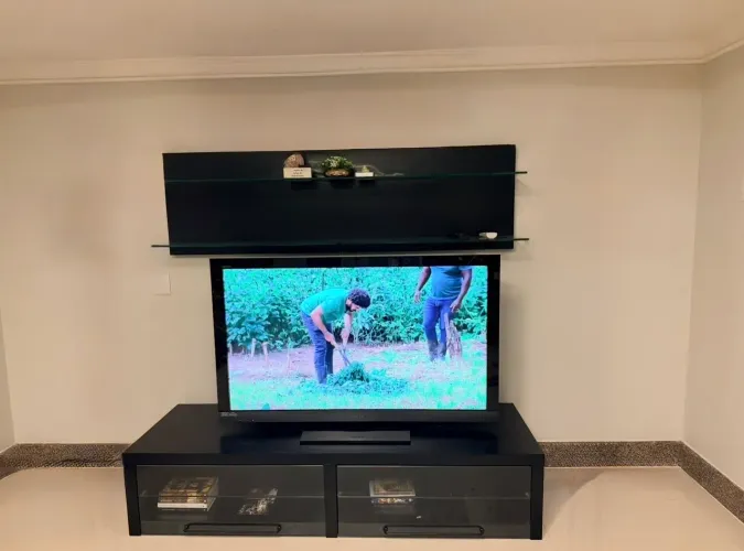 TV Sony 55? digital com tela de cristal líquido + RACK de piso e parede