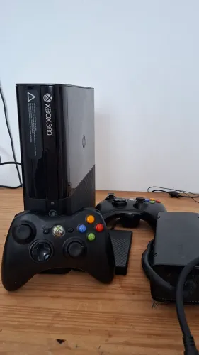 Xbox 360 Desbloqueado + 2 controles