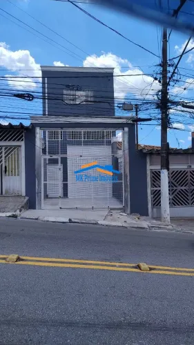 Sala Comercial Nova com 90m², Mezanino, 2 Banheiros e 2 Vagas.