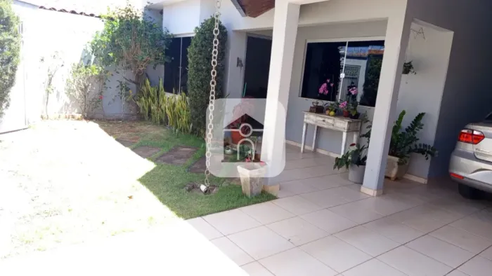 Excelente casa à venda no Bairro Jardim Regina