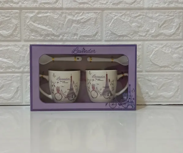 conjunto de duas xícaras de cerâmica com colheres