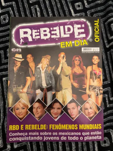 REVISTA REBELDE OFICIAL EM DIA PRIMEIRA EDIÇÃO / RBD