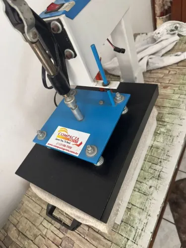 Máquina de estampar camiseta