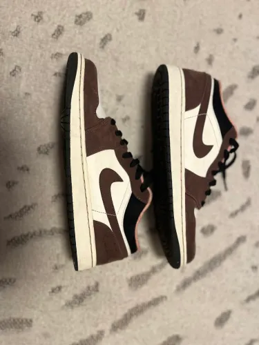 Jordan 1 Low Mocha