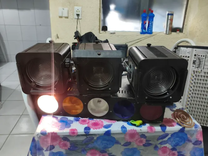 Conjunto de refletores e luzes para paço e eventos
