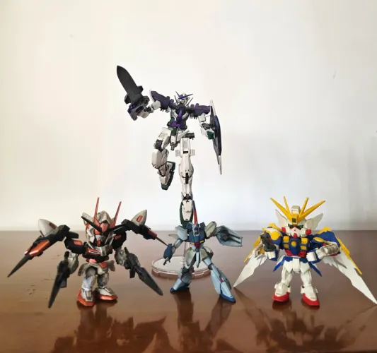 Action figures Gundan, model kit