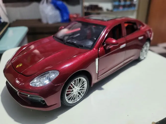 Miniatura Porsche Panamera 1/18