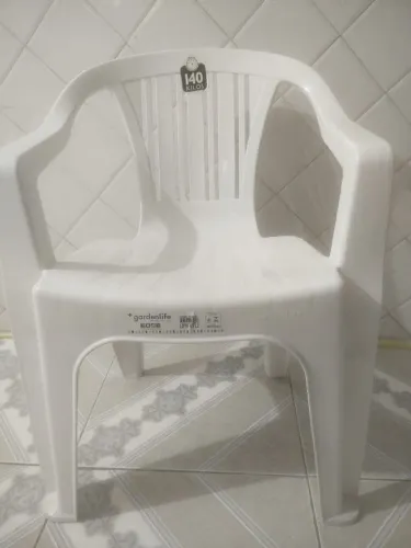 Cadeira plástica 