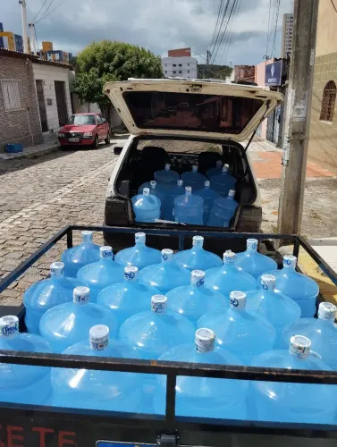 Vendo garrafões de água mineral secos ano 2028