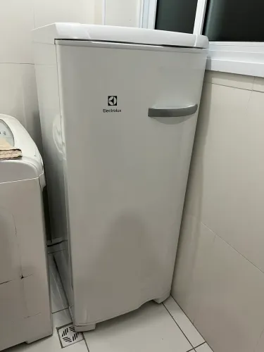 Freezer Electrolux vertical 127v 