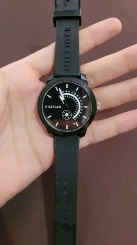 Relógio original Tommy Hilfiger, modelo preto com pulseira de silicone