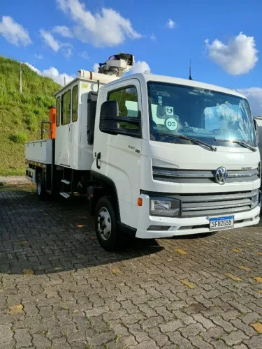 MB 815 Accelo Com Braço Valetador 3.5Ton Ano 2020