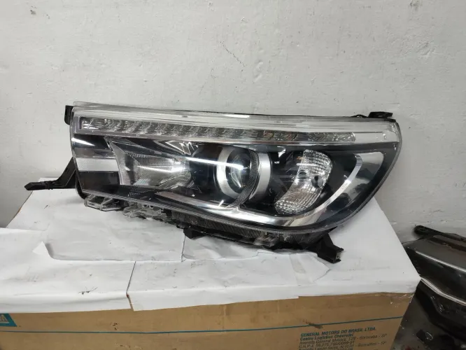 FAROL Hilux srx led 2016/2020 lado esquerdo original 
