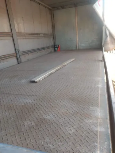 Baú de 7 m de comprimento altura 2,10 m largura 2,5 m