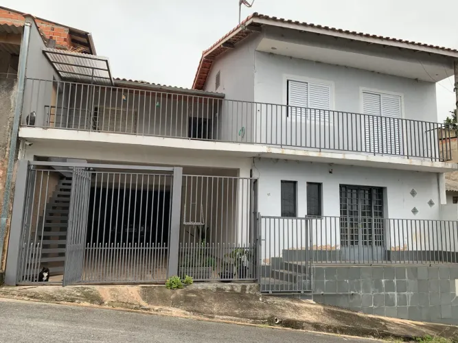Sobrado com duas casas