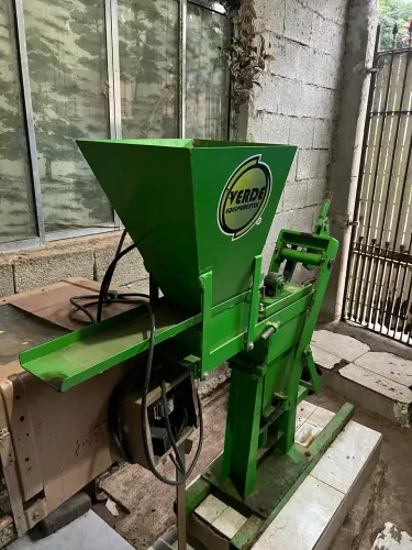 Máquina de Tijolo Ecológico Manual Verde Equipamentos + Peneira Elétrica