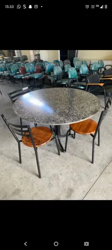 Conjunto mesa e cadeiras de jantar 