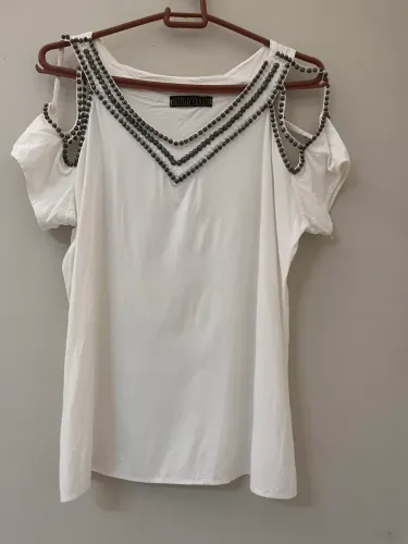 Lote com 4 blusas femeninas off white no tamanho G.