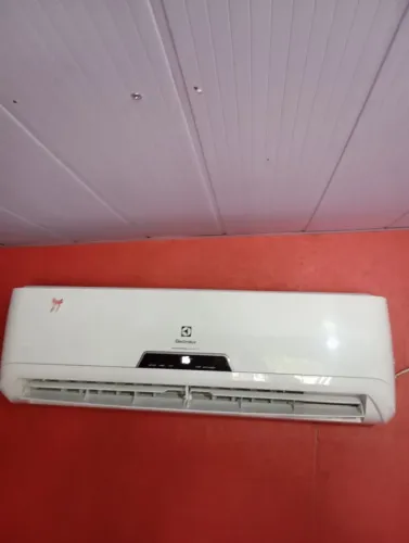Vende -se Ar condicionado Split Eletrolux 12 mil BTUs inverter