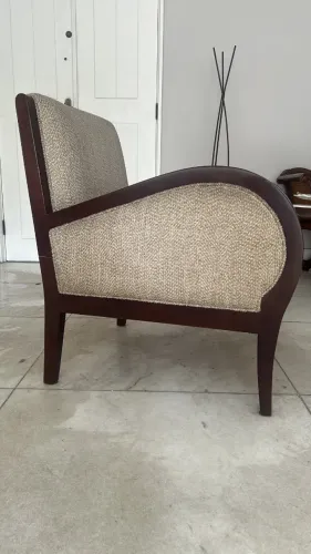 Poltrona com design sofisticado 
