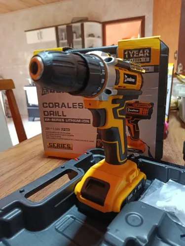 Kit Parafusadeira e Furadeira a Bateria Bivolt NOVA (Sem Fio) Luva de brinde
