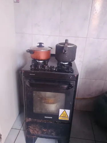 Um fogão de quatro bocas