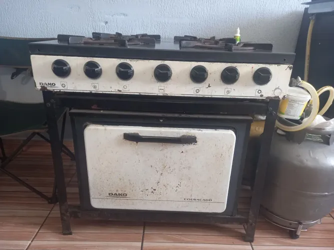 VENDO FOGÃO INDUSTRIAL 4 BOCAS USADO DA MARCA DAKO.